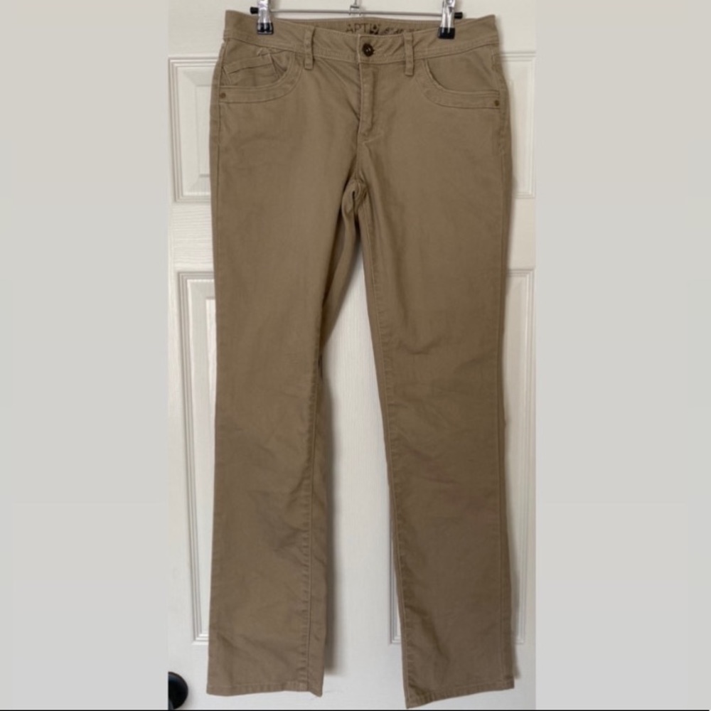 khaki pants